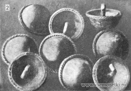 Табл. I. 2. Серебряные пуговицы из Глинянского клада